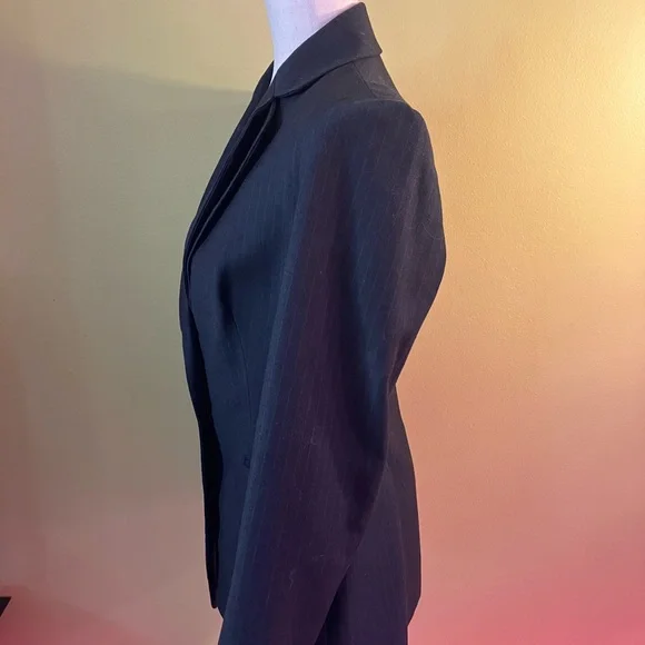 Calvin Klein Gray Pinstripe Suit Jacket. Preowned Size 6. - Picture 2 of 5